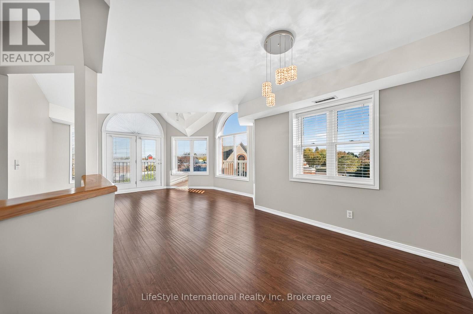 306 - 208 Silvercreek Parkway N, photo 1 of 45