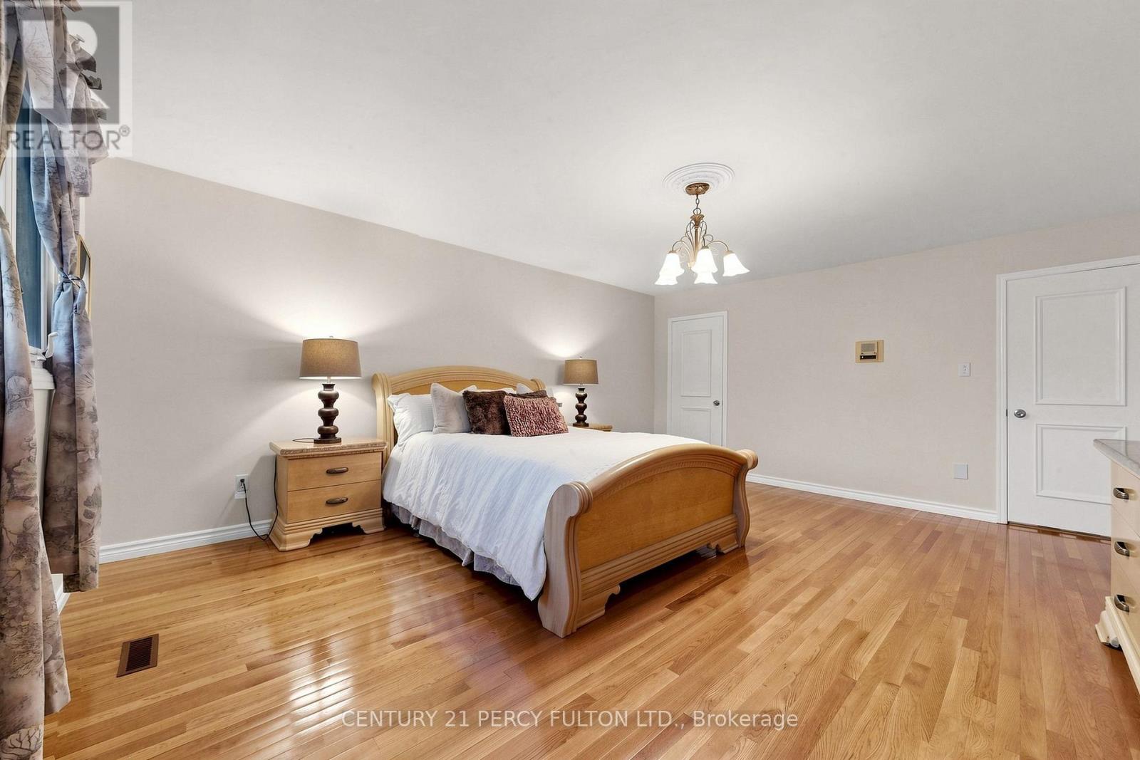 24 Tullamore Drive, Toronto, ON photo 18