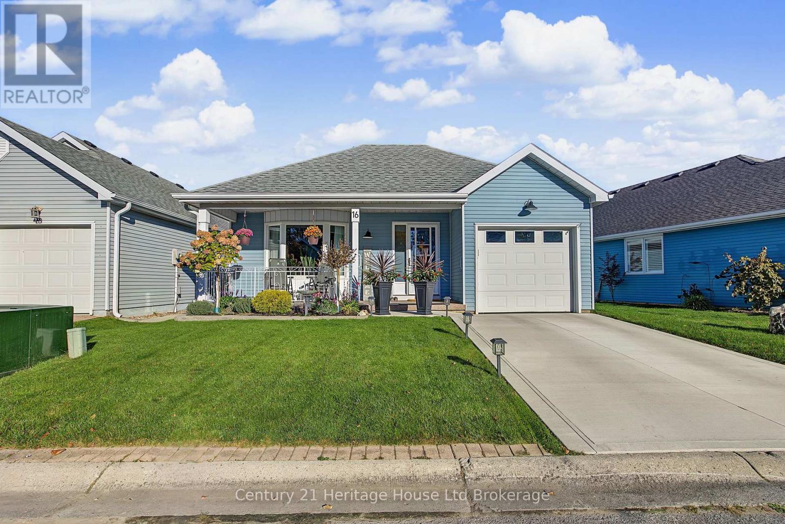 16 Sinclair Drive, photo 1 of 36