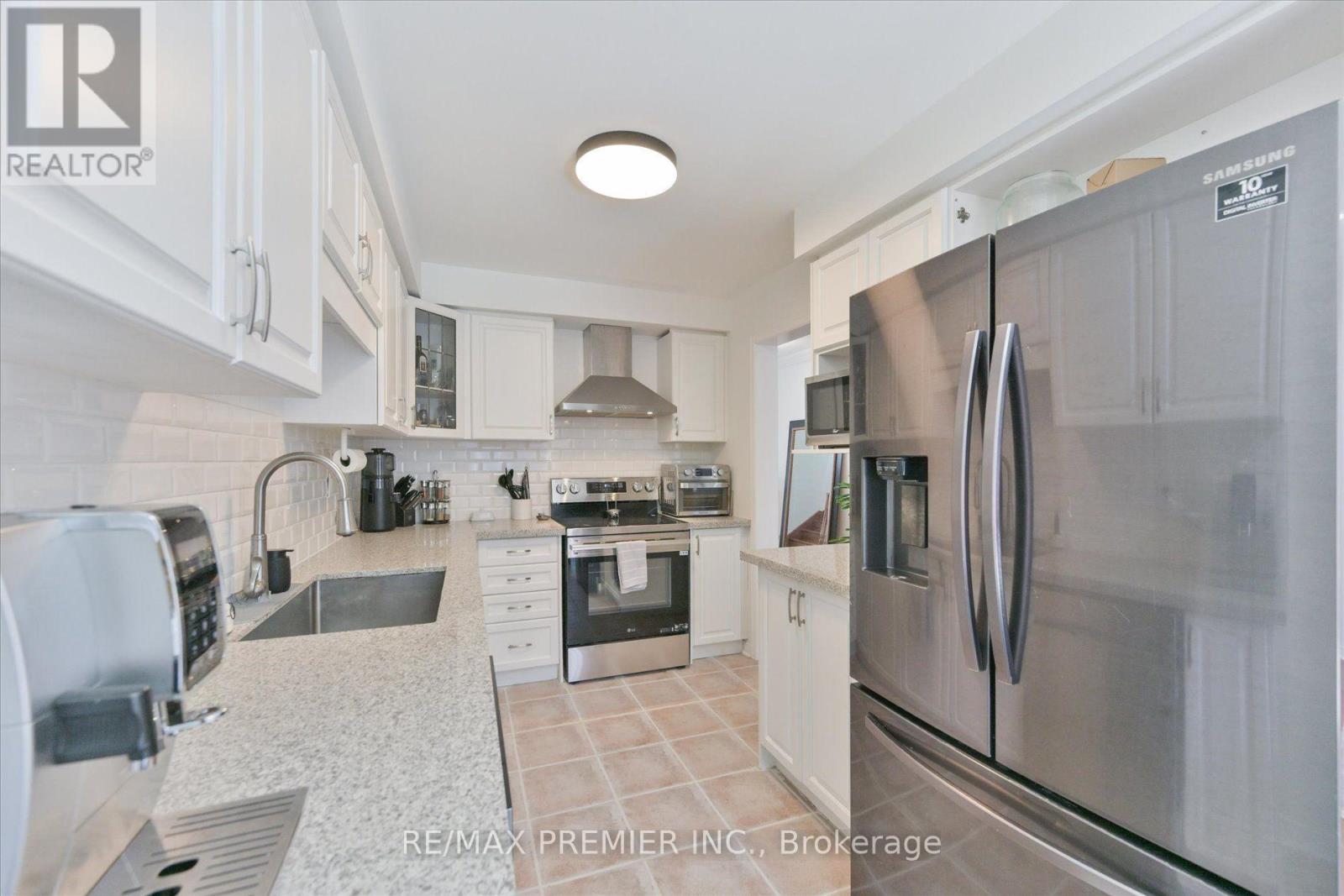 22 Lucerne Drive, Vaughan, ON photo 13