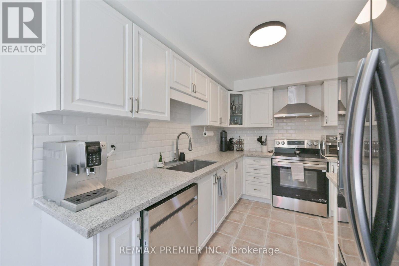 22 Lucerne Drive, Vaughan, ON photo 15