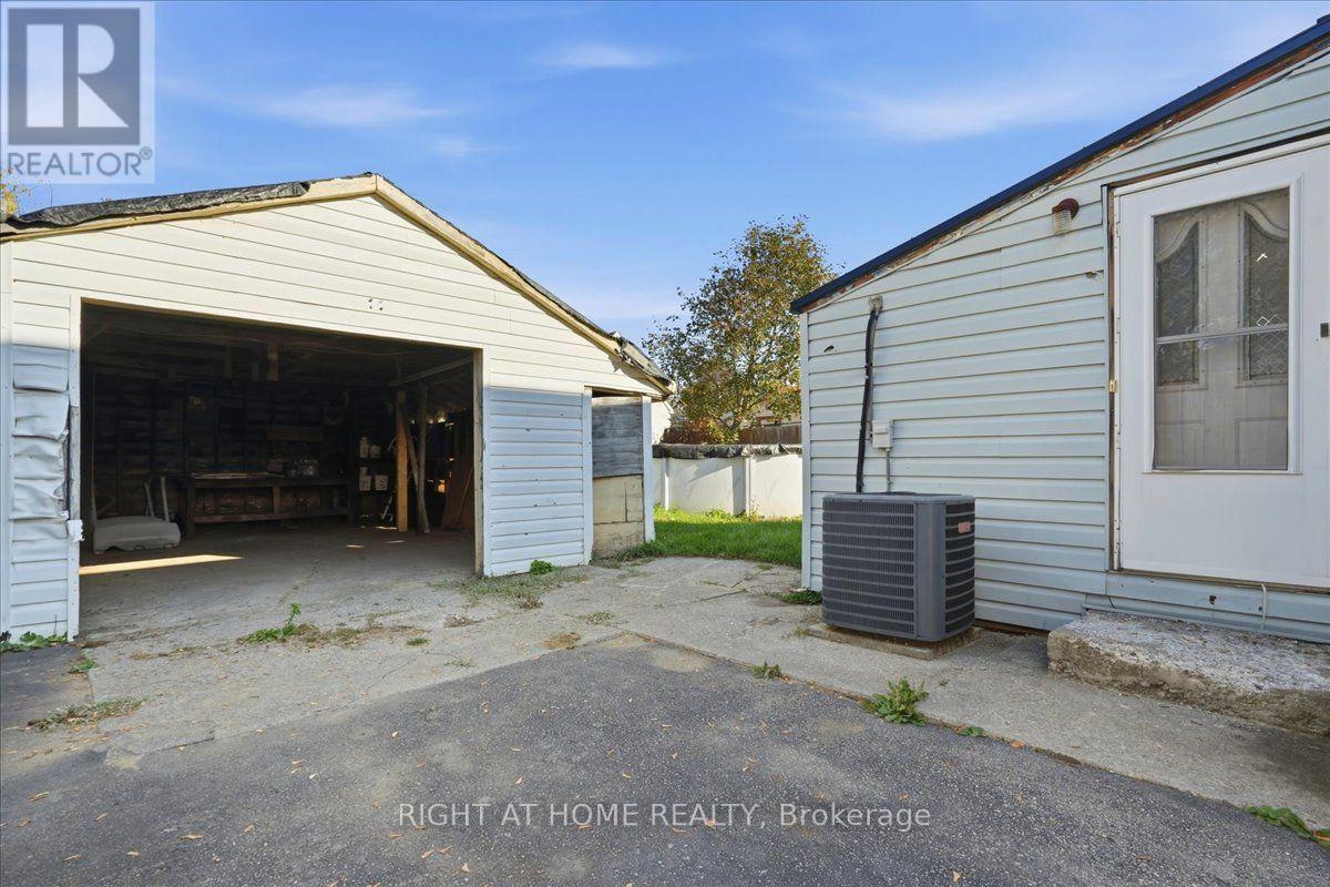 14 Harriet Street, Quinte West, ON photo 18