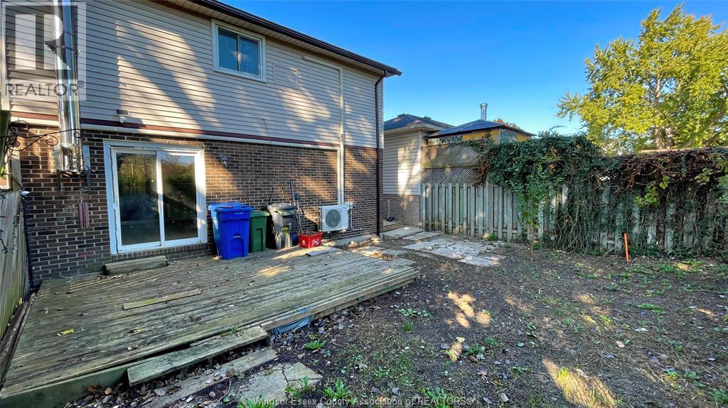 1545 Bayswater CRESCENT - 14