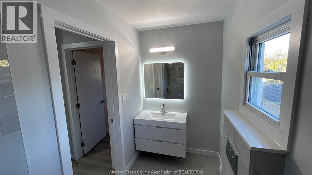 1545 Bayswater CRESCENT - 8