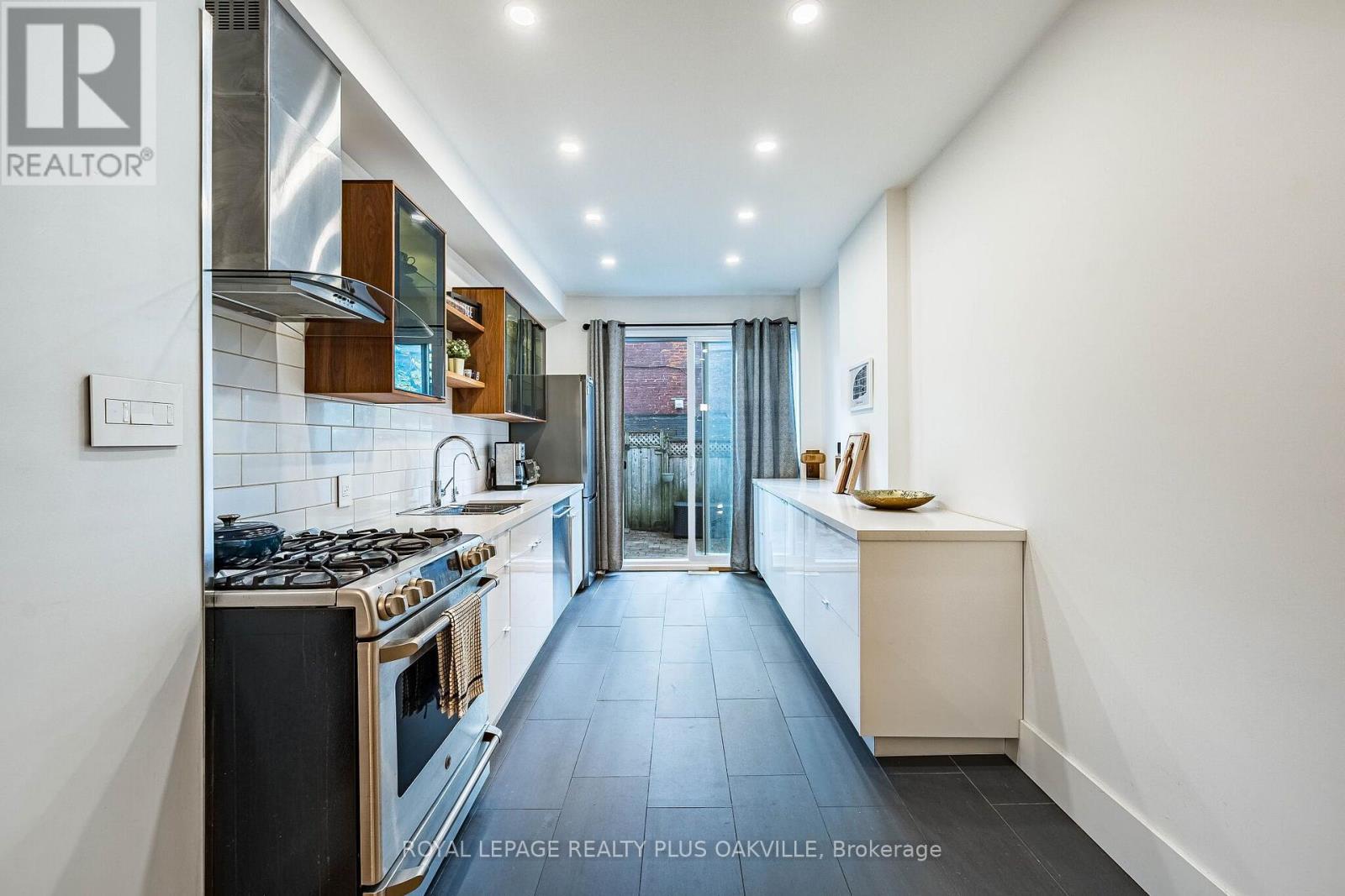 294 Logan Avenue, Toronto, ON photo 13