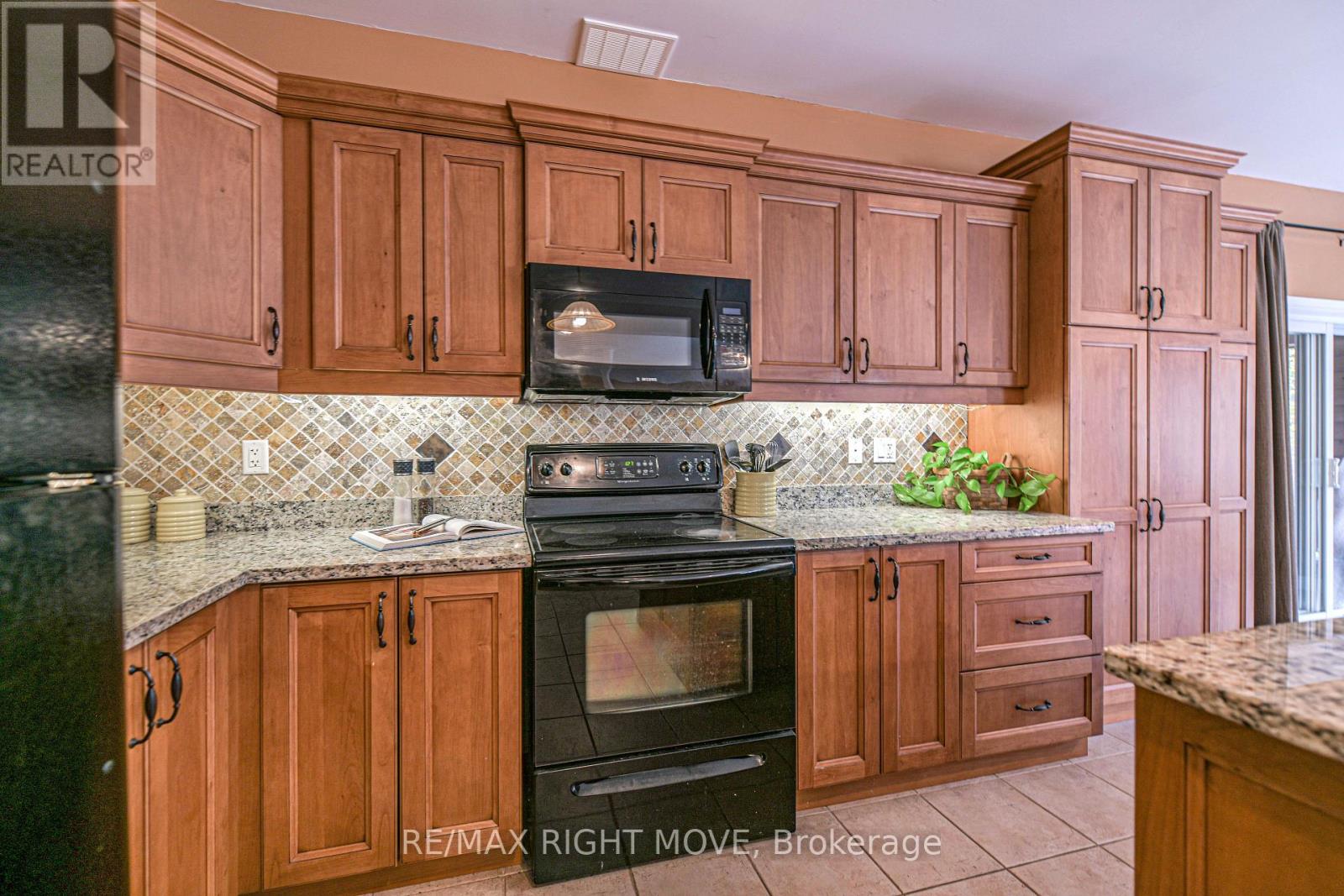 4200 Pine Valley Lane, Severn, ON photo 12