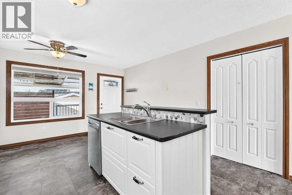 201 Stonegate Drive NW, Airdrie — photo 10