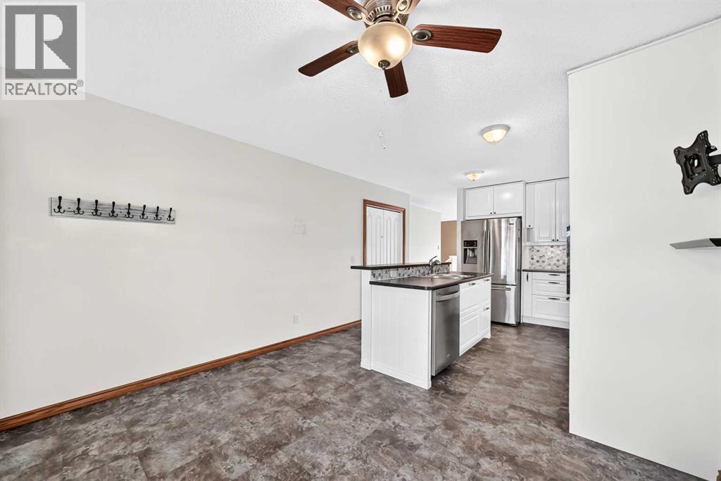 201 Stonegate Drive NW, Airdrie — photo 13