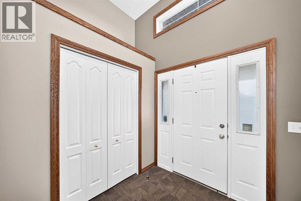 201 Stonegate Drive NW, Airdrie — photo 3