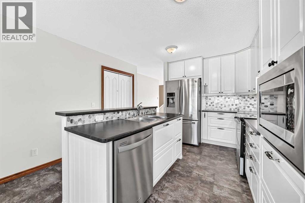 201 Stonegate Drive NW, Airdrie — photo 9