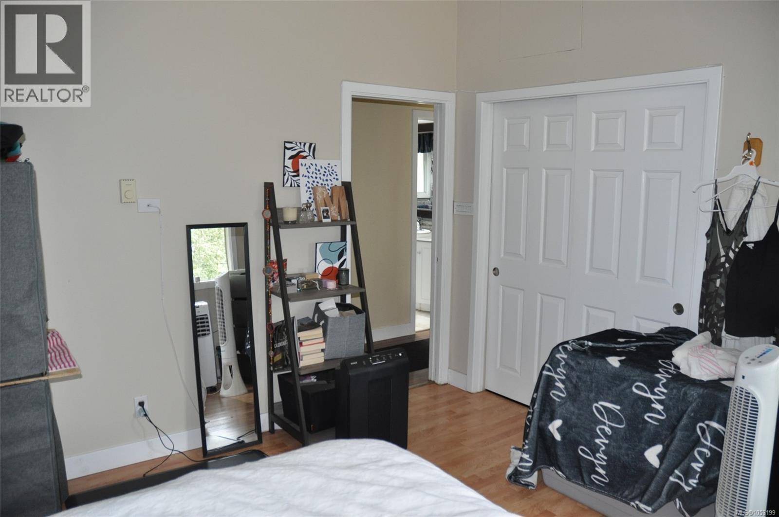 4719 West Saanich Rd - 34