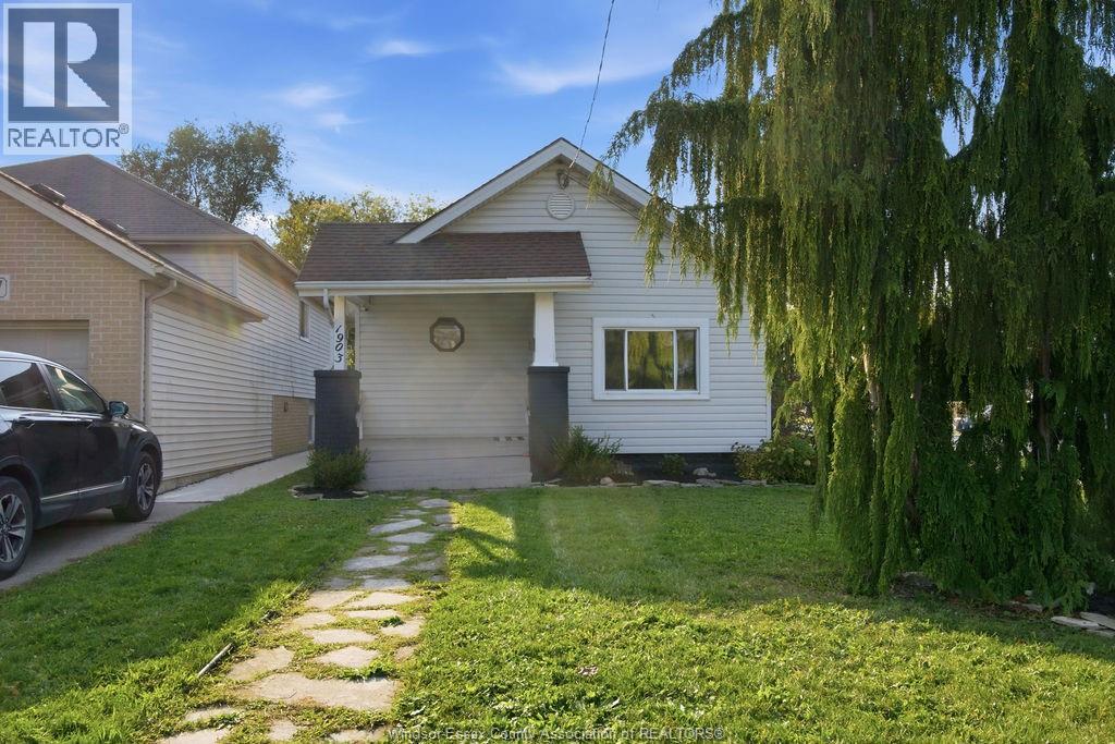 MLS# 26026337: 1903 BUCKINGHAM Drive, Windsor, Canada