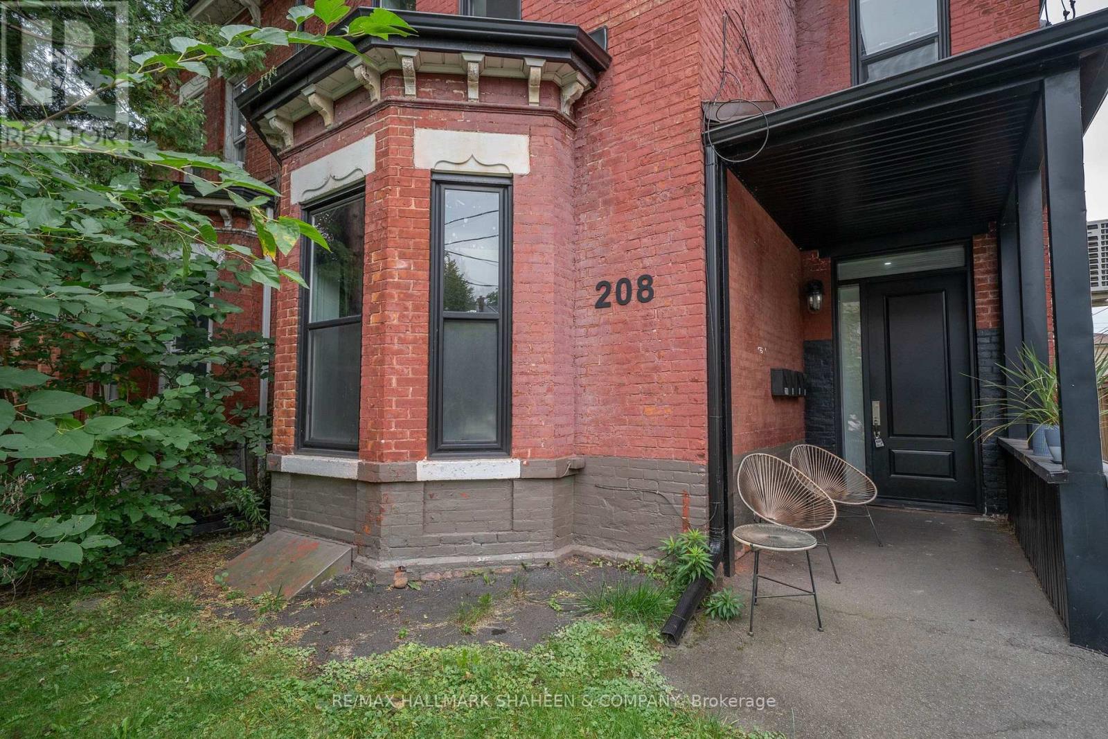 Photo of 208 Dovercourt Road