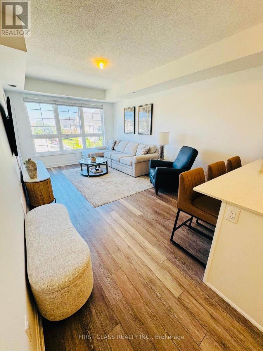 306- 50 Lakebreeze Drive, Clarington, ON photo 4