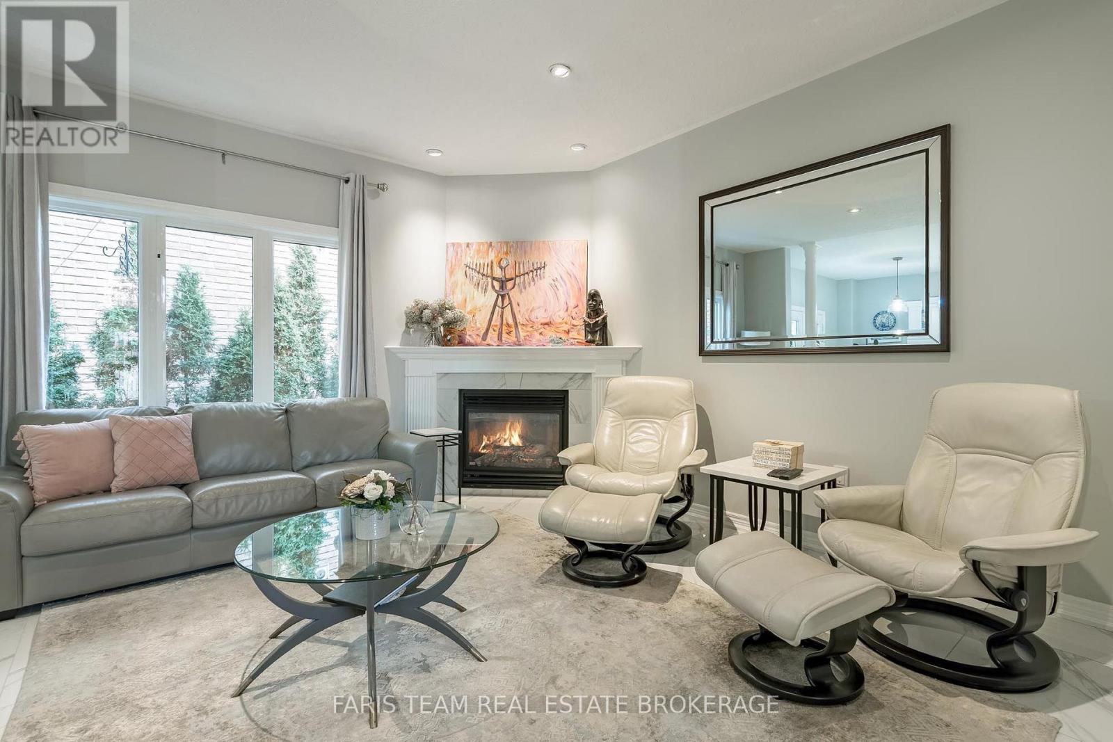 2 Stapleton Place, Barrie photo 11