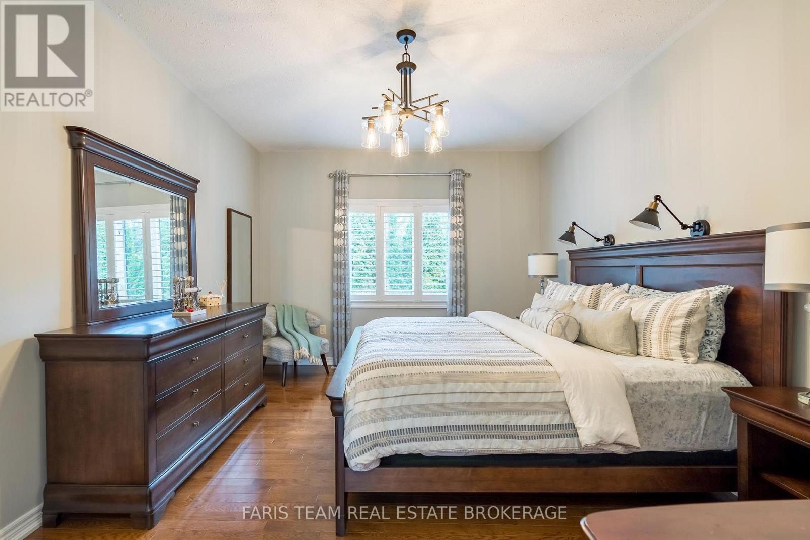 2 Stapleton Place, Barrie photo 12