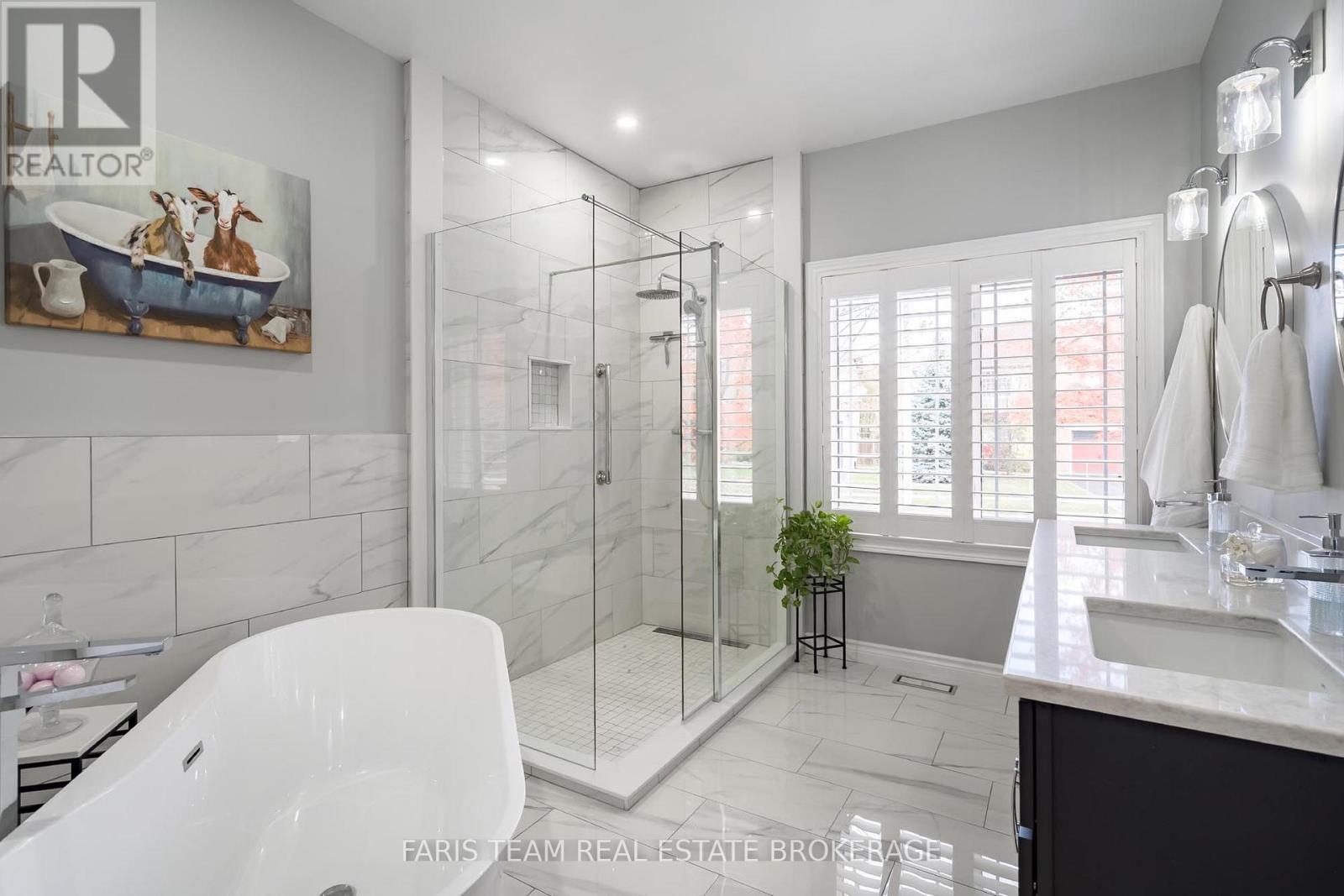 2 Stapleton Place, Barrie photo 14
