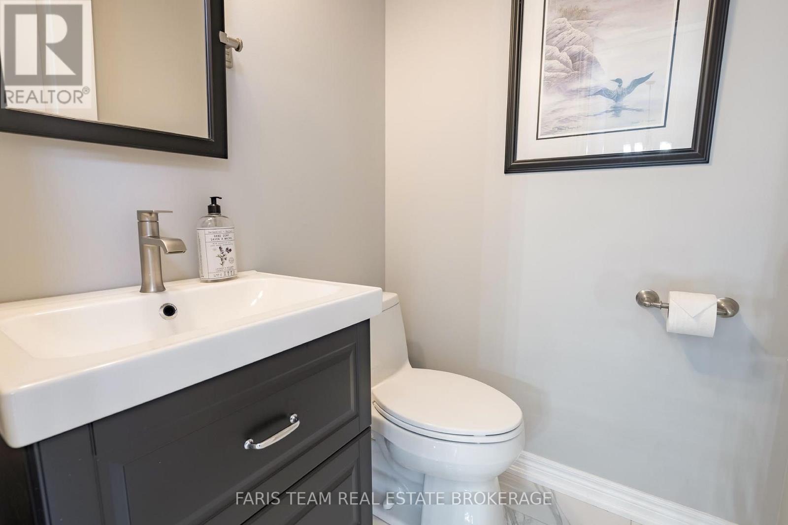 2 Stapleton Place, Barrie photo 15