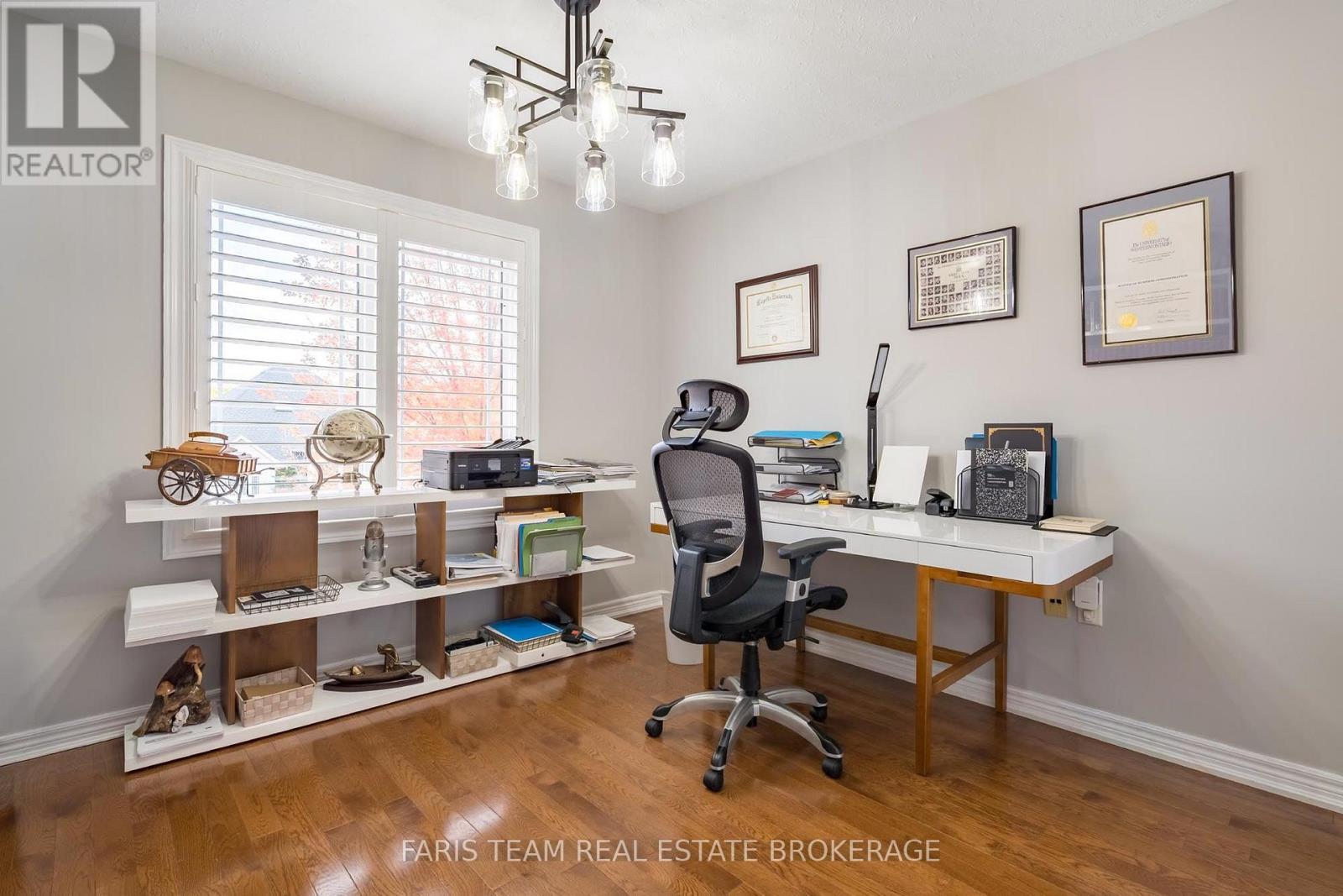 2 Stapleton Place, Barrie photo 17