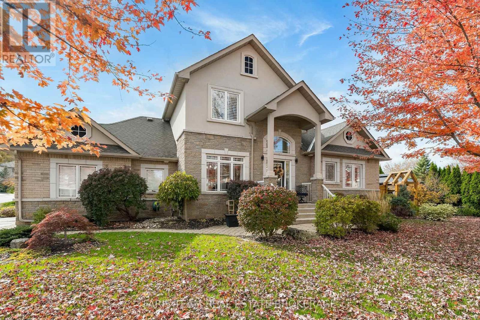 2 Stapleton Place, Barrie photo 2