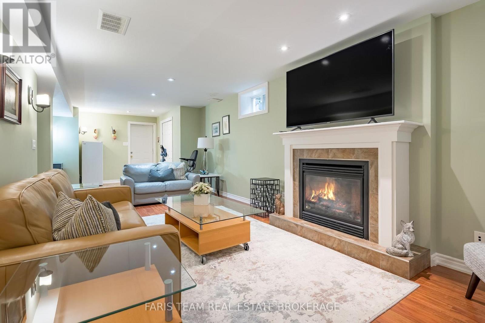 2 Stapleton Place, Barrie photo 20