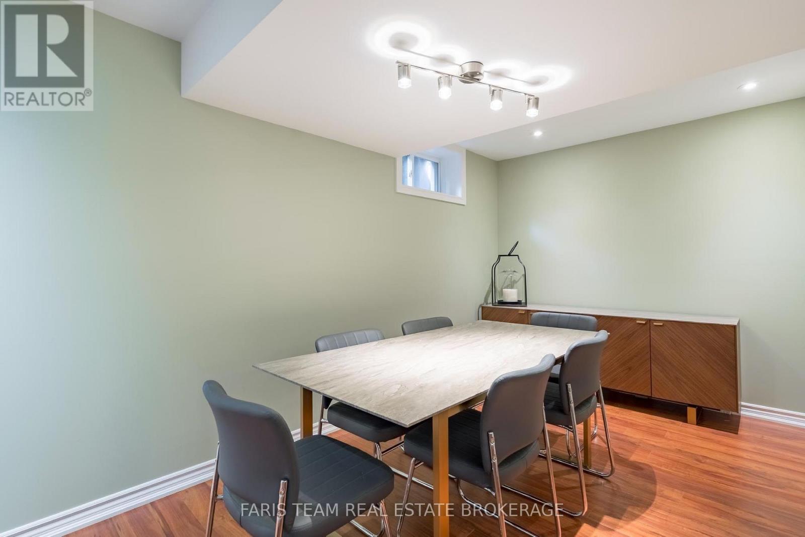 2 Stapleton Place, Barrie photo 21