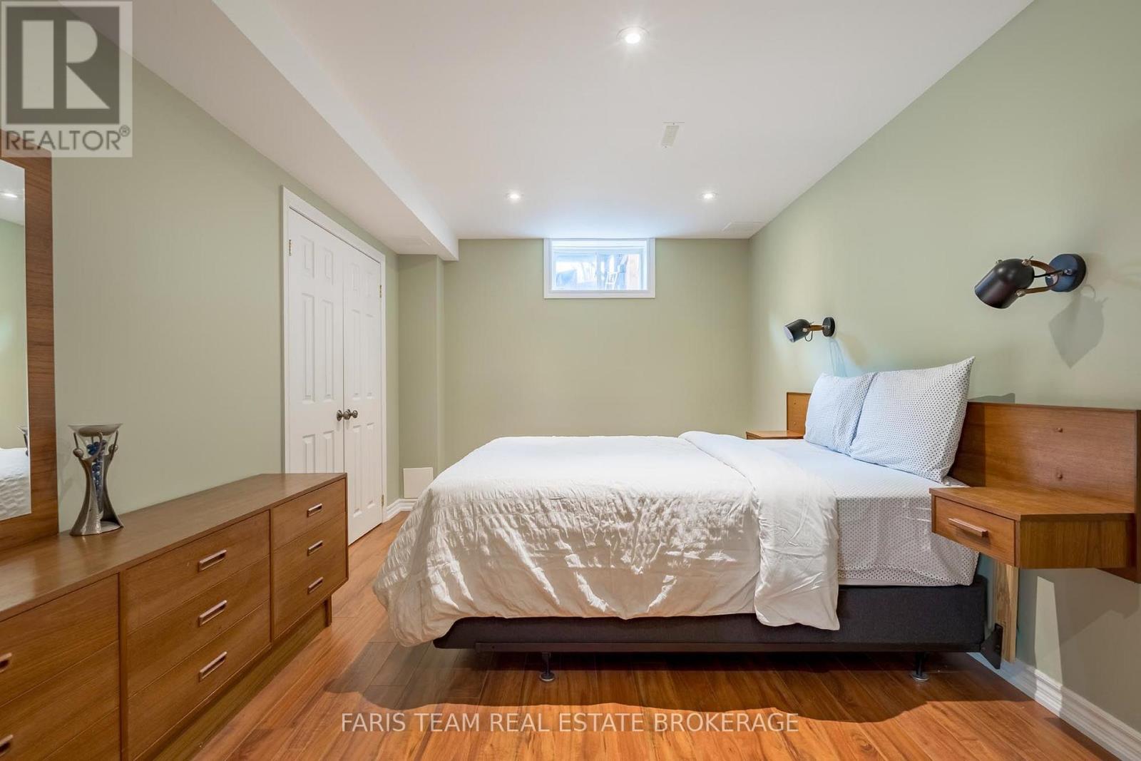2 Stapleton Place, Barrie photo 22