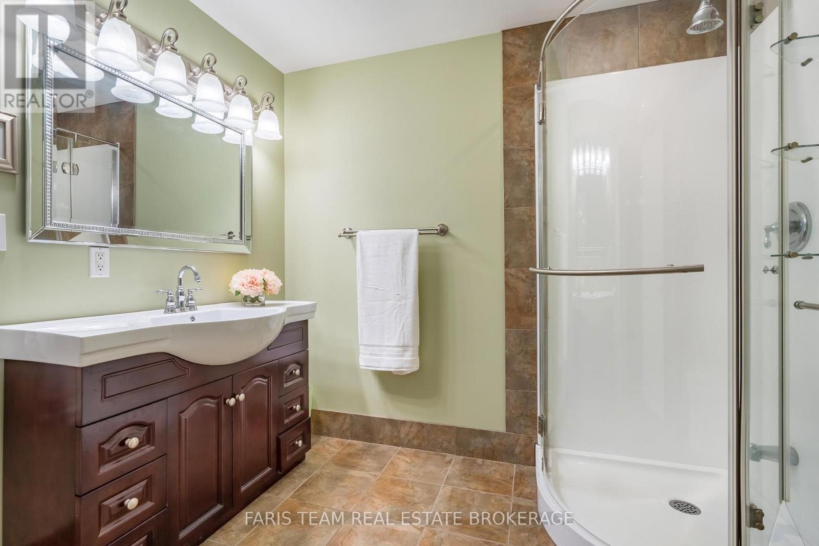 2 Stapleton Place, Barrie photo 23