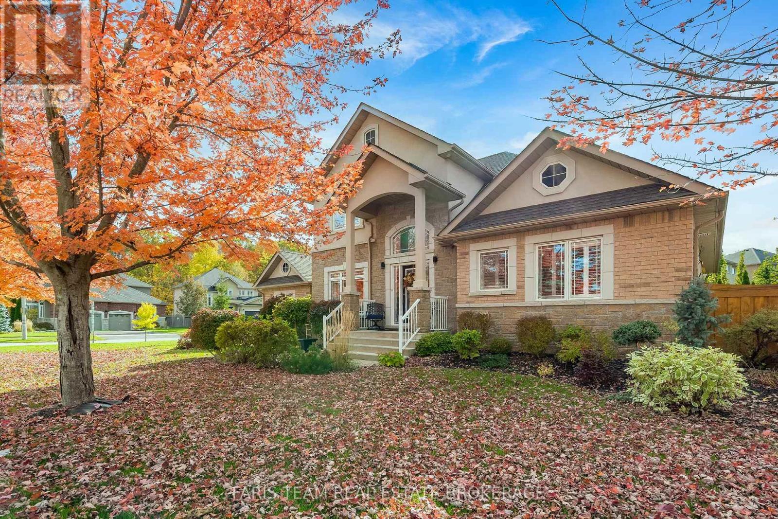 2 Stapleton Place, Barrie photo 3