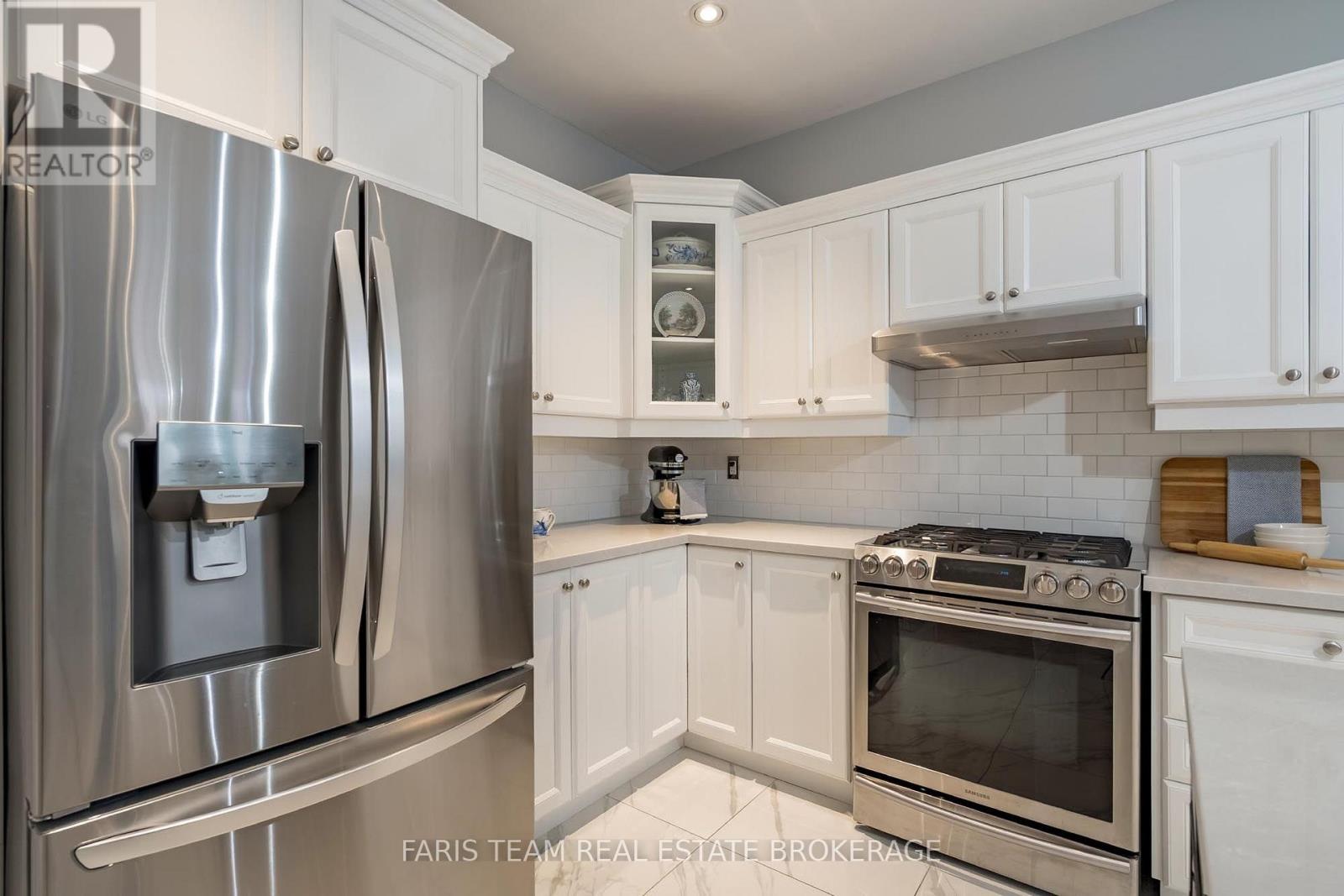 2 Stapleton Place, Barrie photo 5