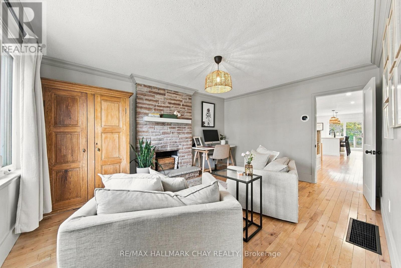 101 Queen Street, Barrie photo 3