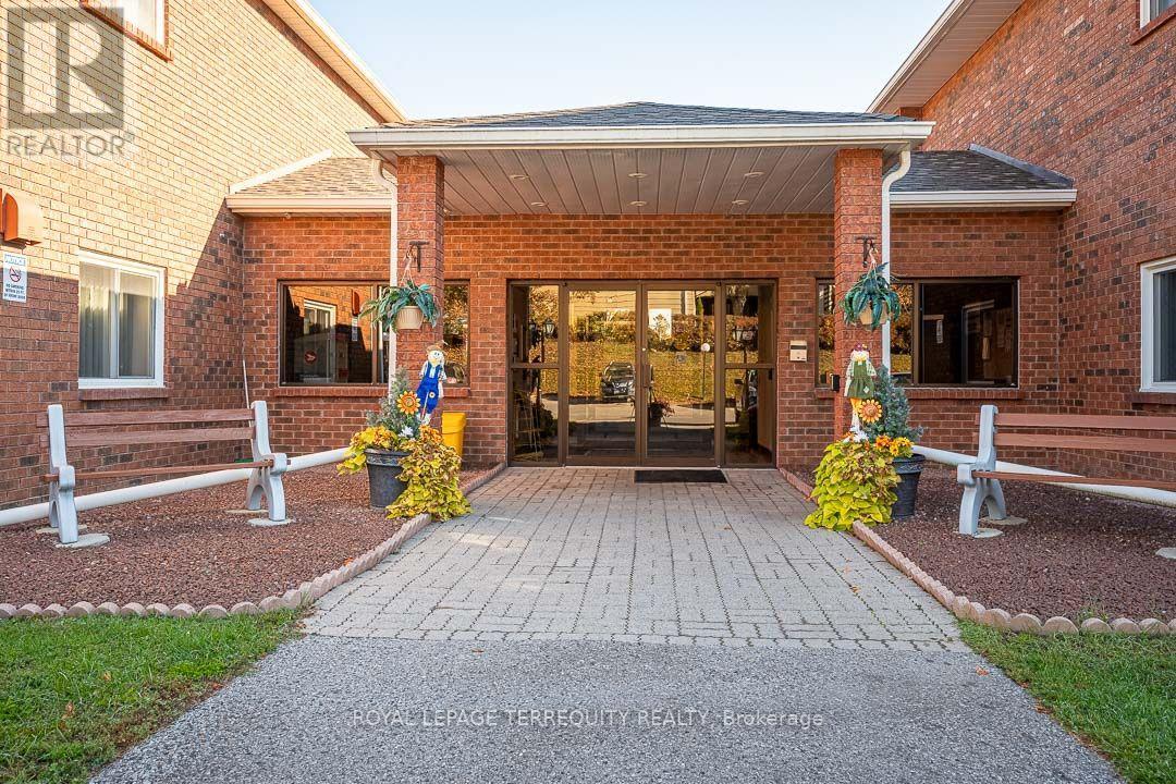 211- 475 Parkhill Road West, Peterborough, ON photo 1