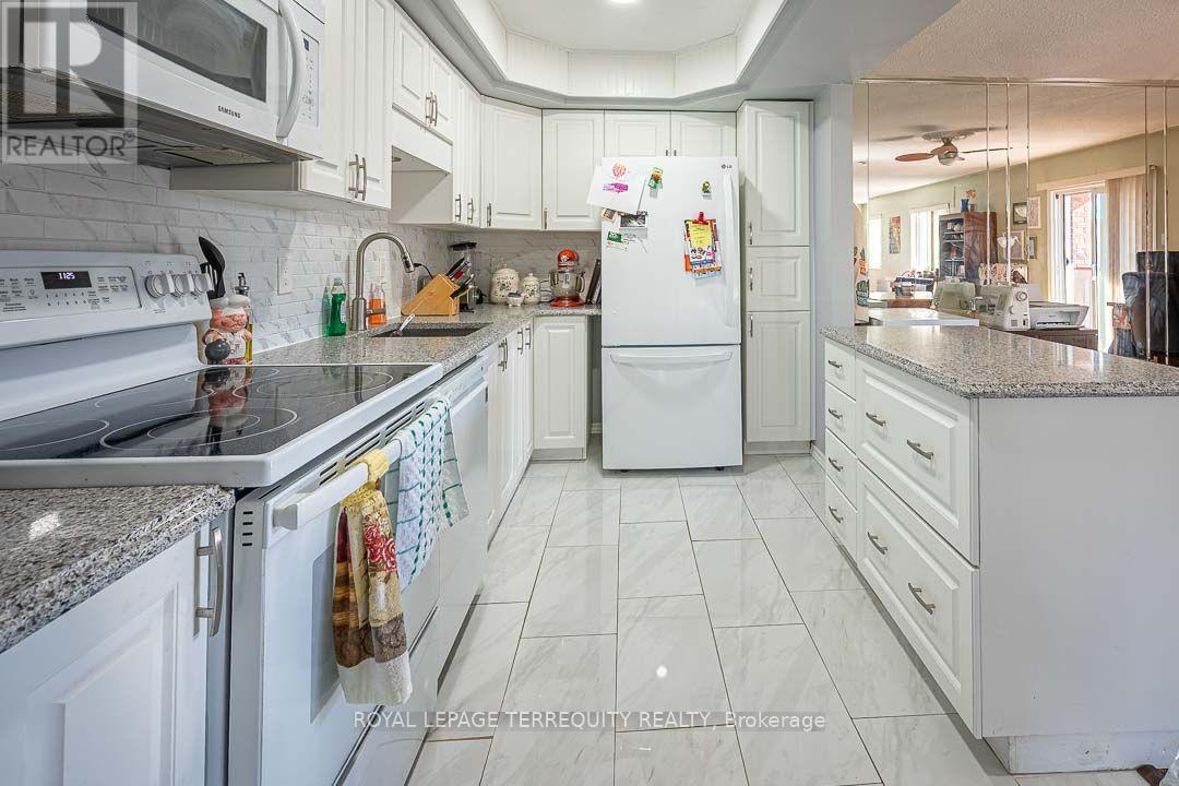 211- 475 Parkhill Road West, Peterborough, ON photo 5