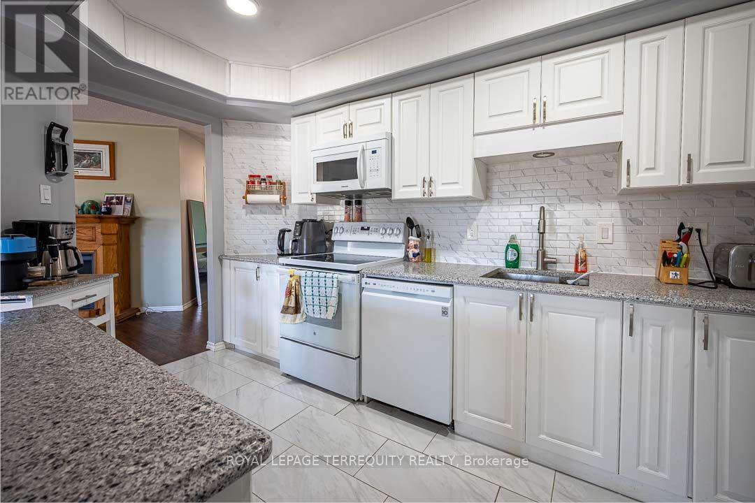 211- 475 Parkhill Road West, Peterborough, ON photo 6