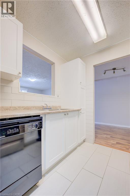 24 MOOREGATE Crescent Unit# 202, Kitchener — photo 8