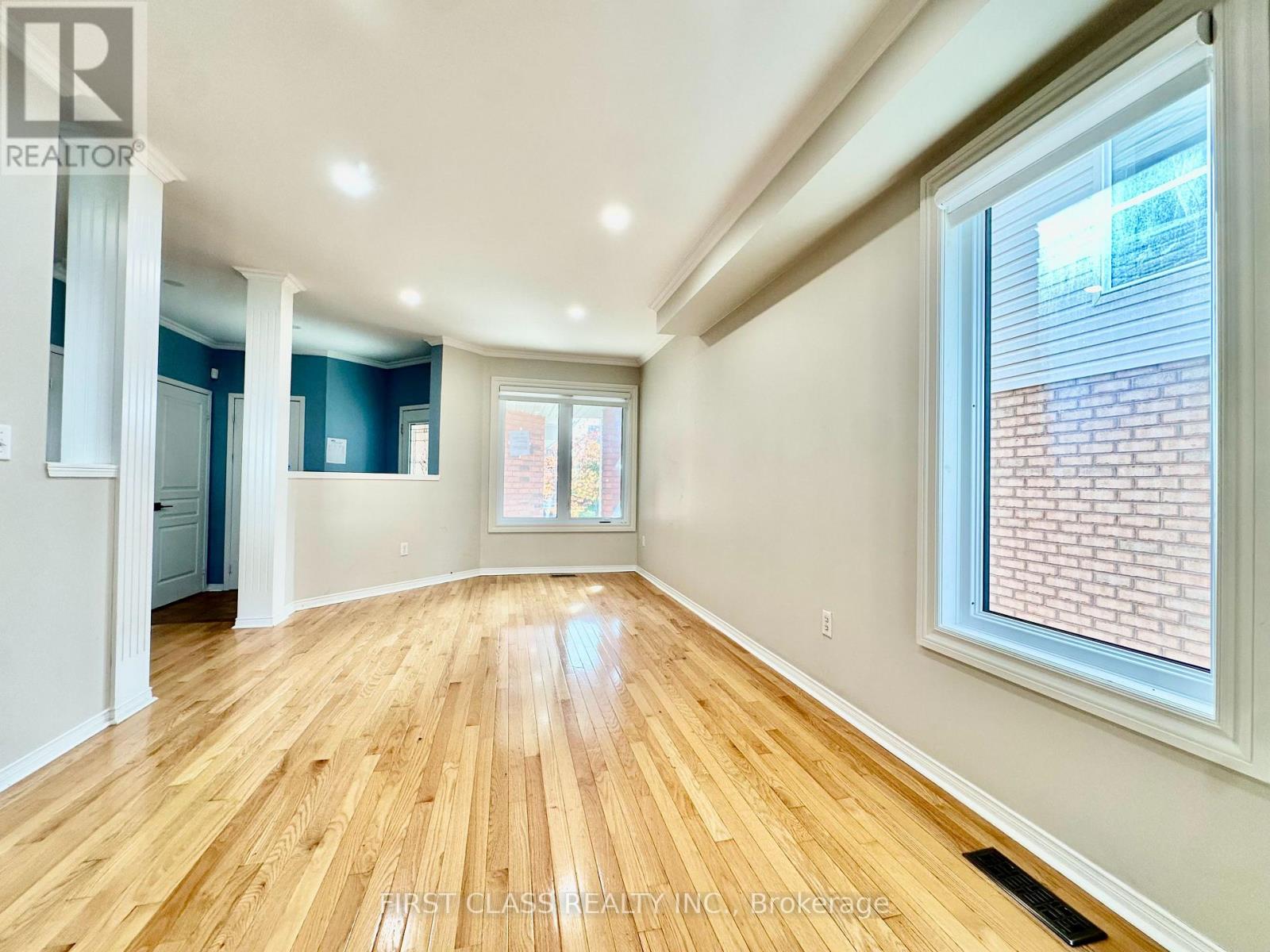 85 Shenandoah Drive, Whitby, ON photo 3