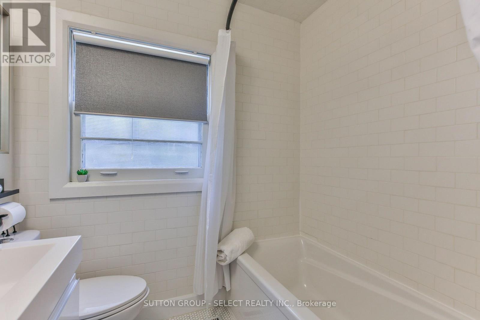 4 bedroom Single Family interior view, 35 Croxton Road, London South (South G), Ontario