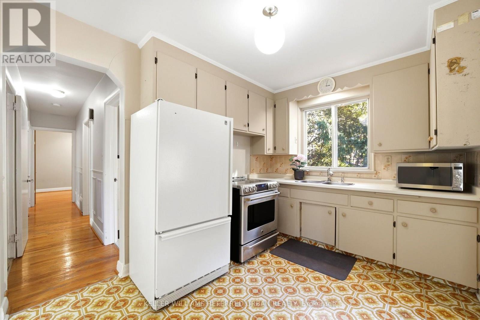 369 HOUNSLOW AVENUE - 10