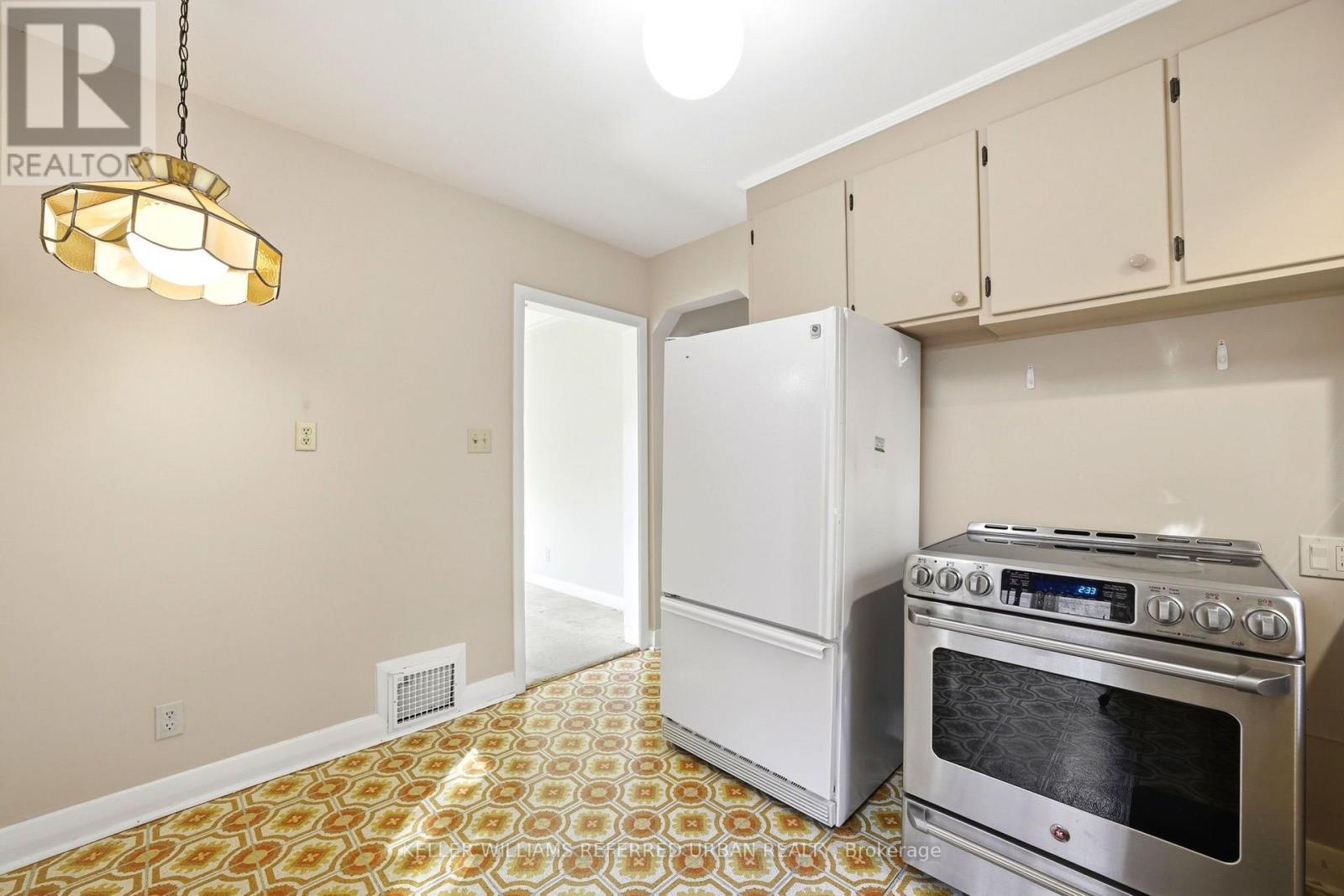 369 HOUNSLOW AVENUE - 11