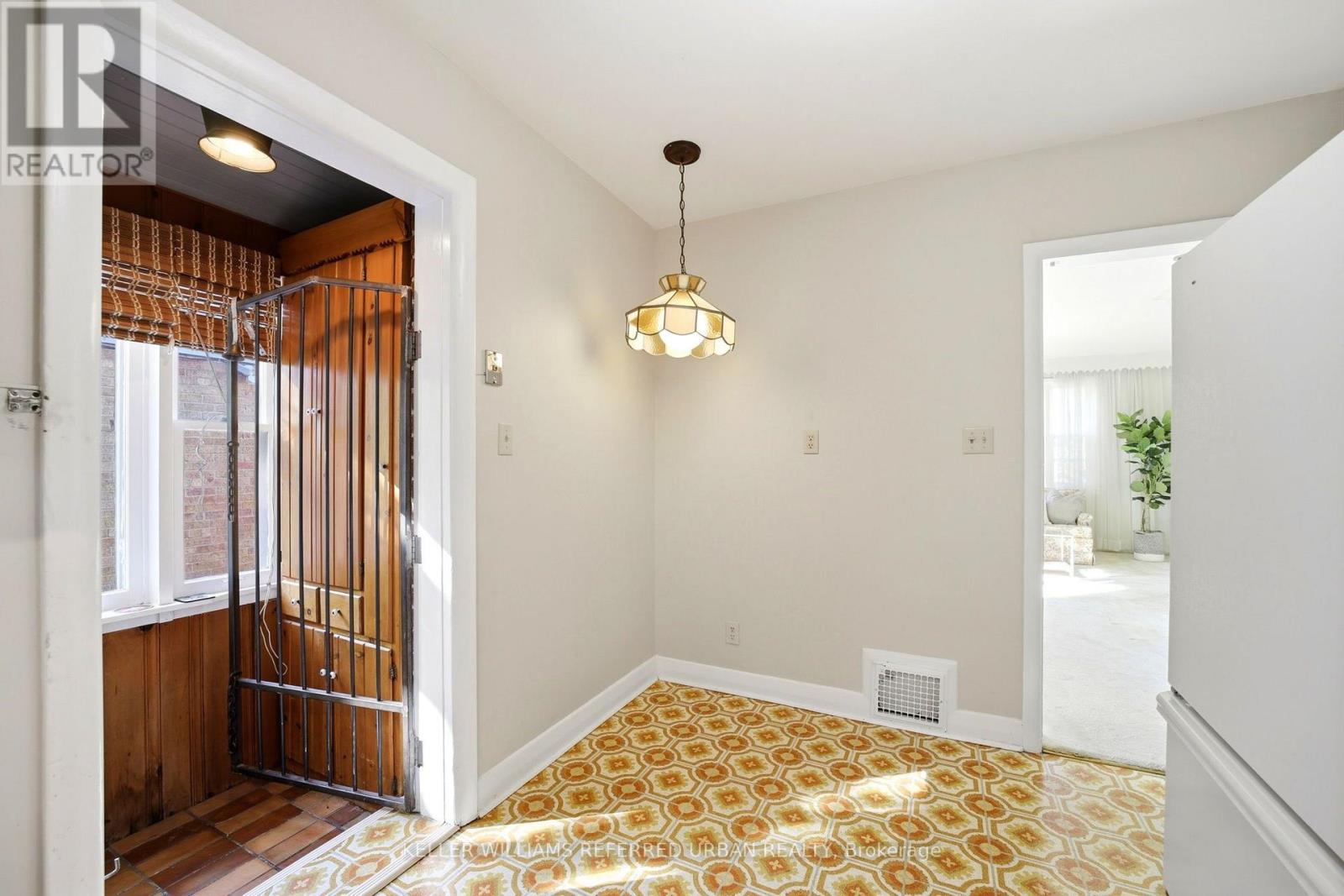 369 HOUNSLOW AVENUE - 12
