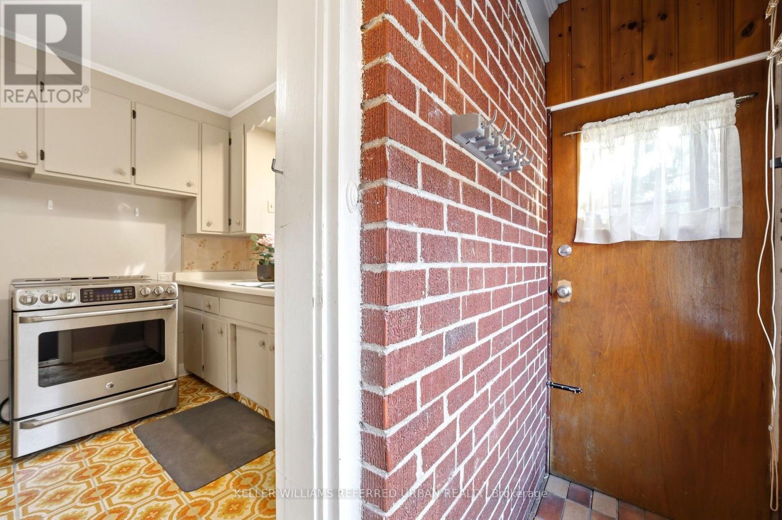 369 HOUNSLOW AVENUE - 13