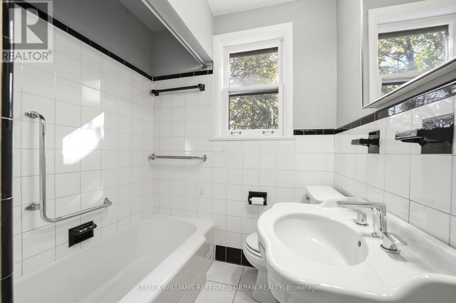 369 HOUNSLOW AVENUE - 21