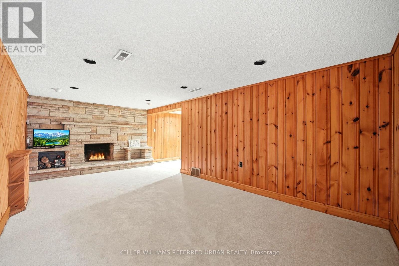 369 HOUNSLOW AVENUE - 25