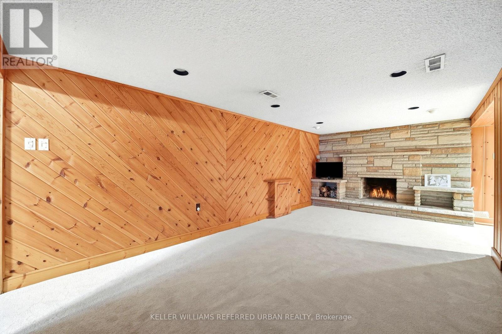 369 HOUNSLOW AVENUE - 26