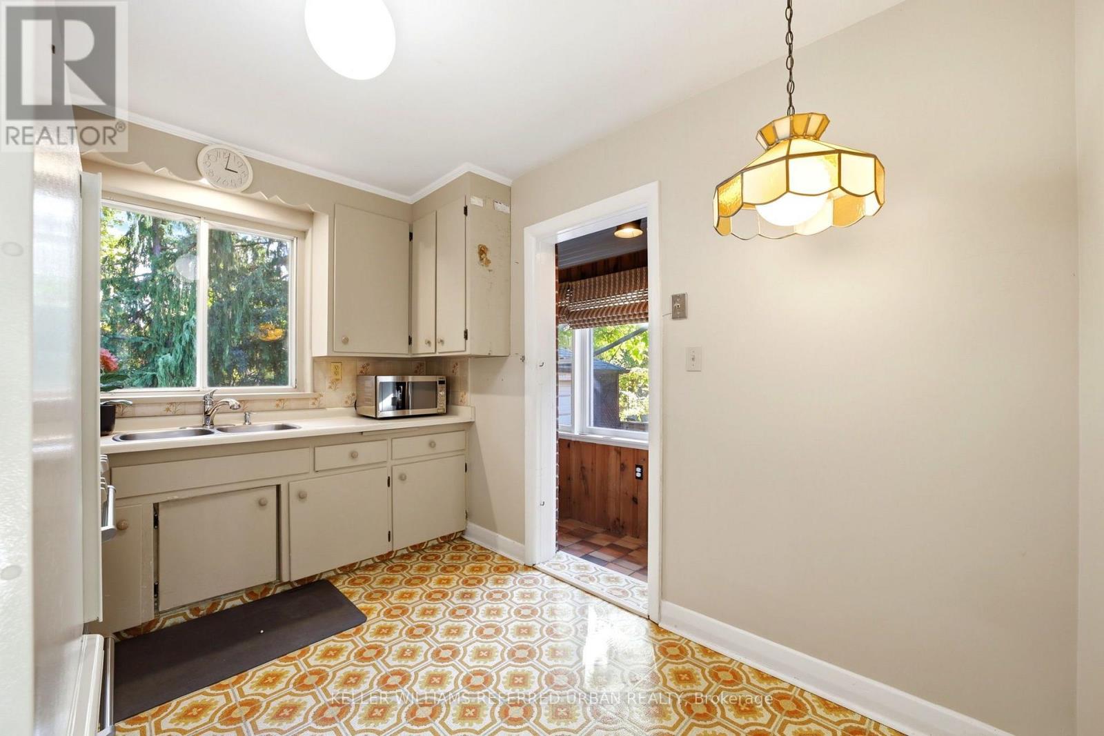 369 HOUNSLOW AVENUE - 9