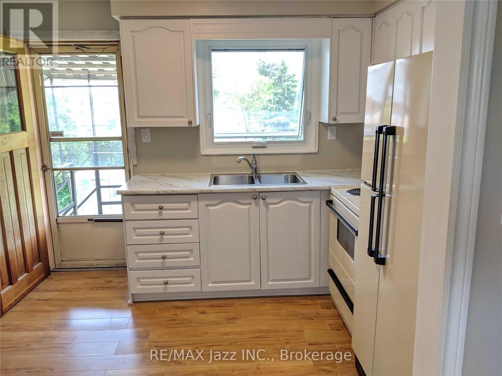 110 Cabot Street, Oshawa, ON photo 3