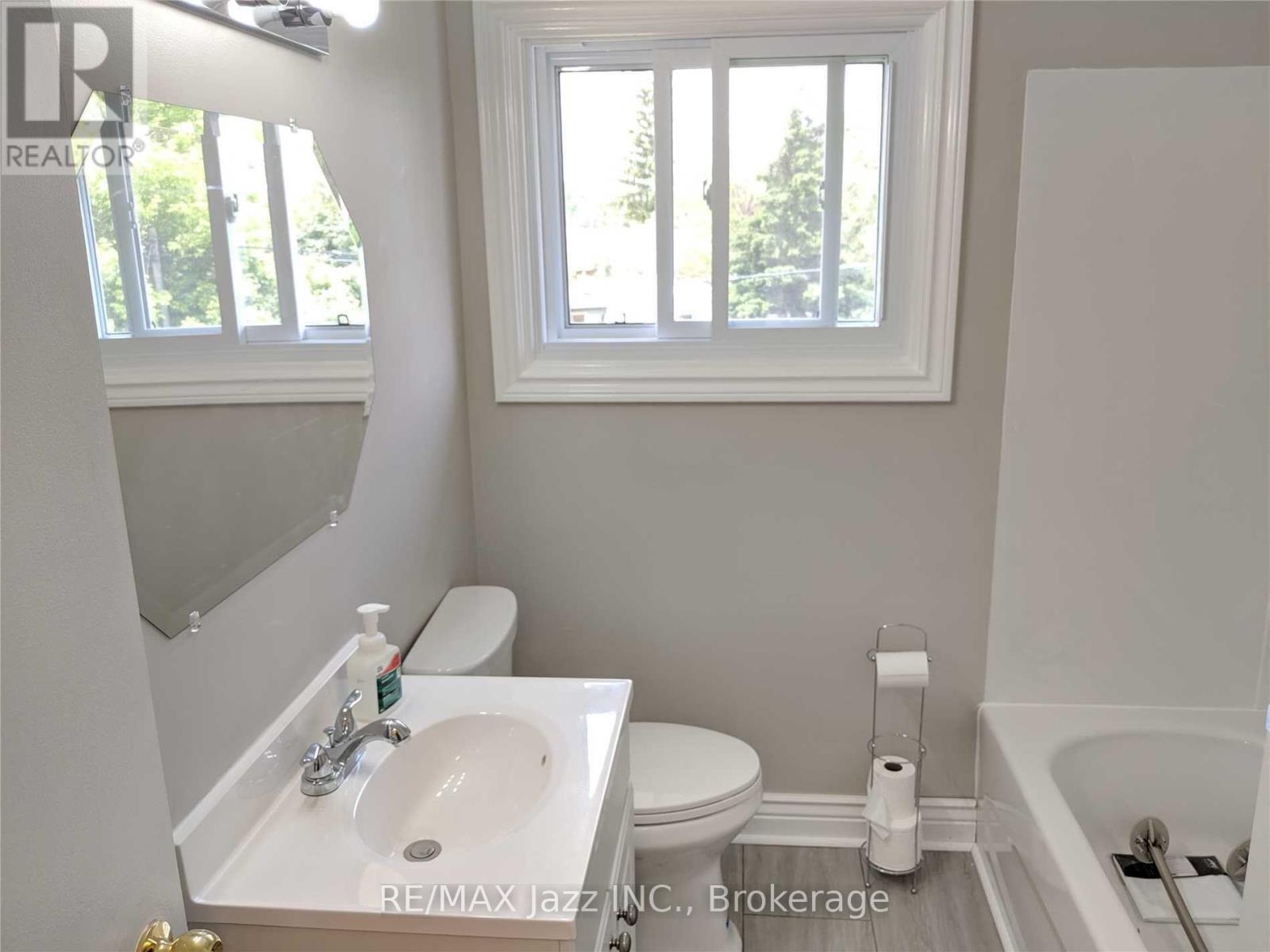 110 Cabot Street, Oshawa, ON photo 7