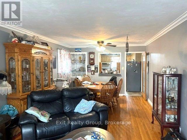 14 Ernest Court, Belleville, ON photo 5