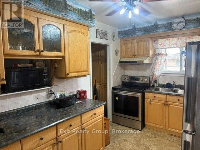 14 Ernest Court, Belleville, ON photo 9