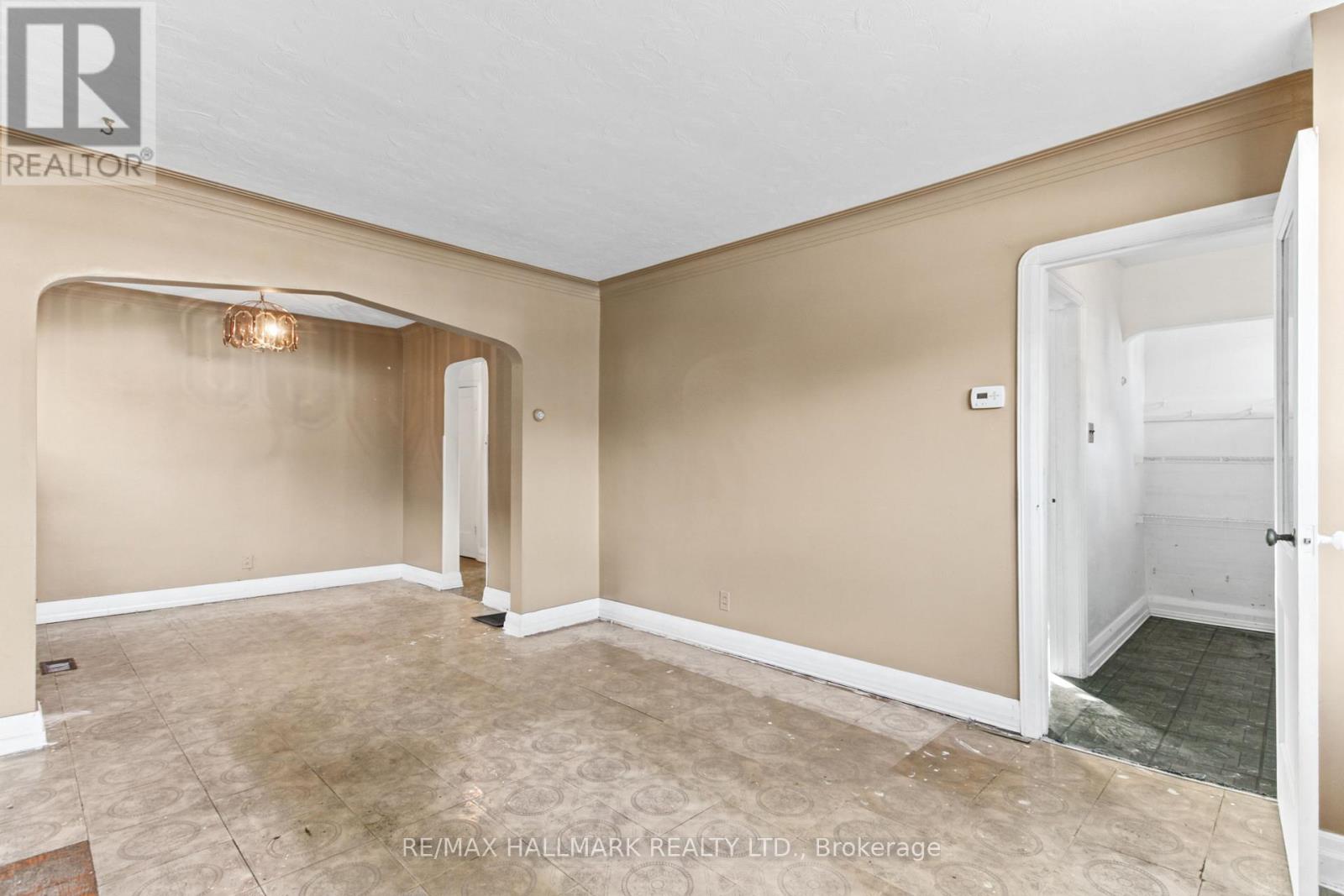 2797 St Clair Avenue East, Toronto, ON photo 10